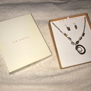 Beautiful Kim Rogers Necklace & Matching Earrings